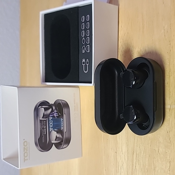 TOZO T12 True wireless stereo ear buds - Picture 5 of 7